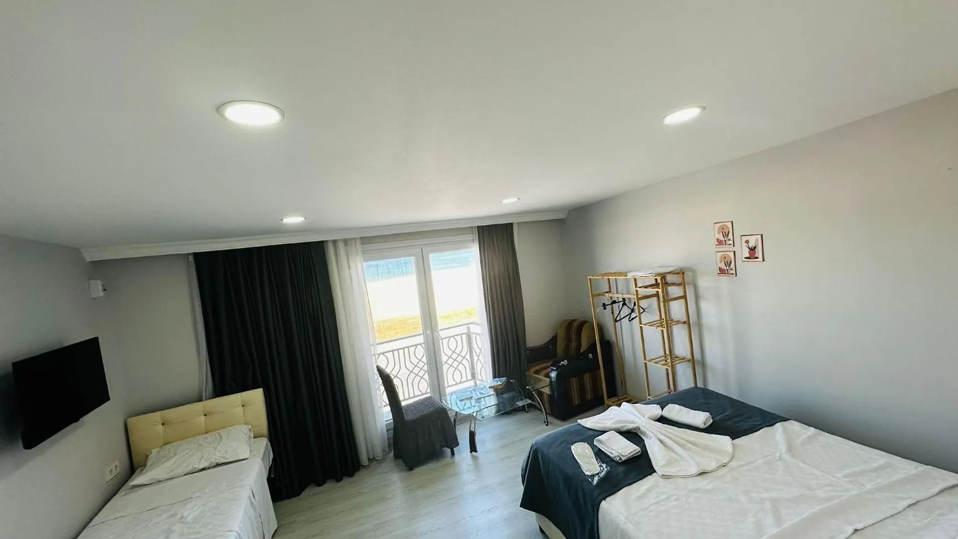 Holiday Beach Hotel Arnavutkoy